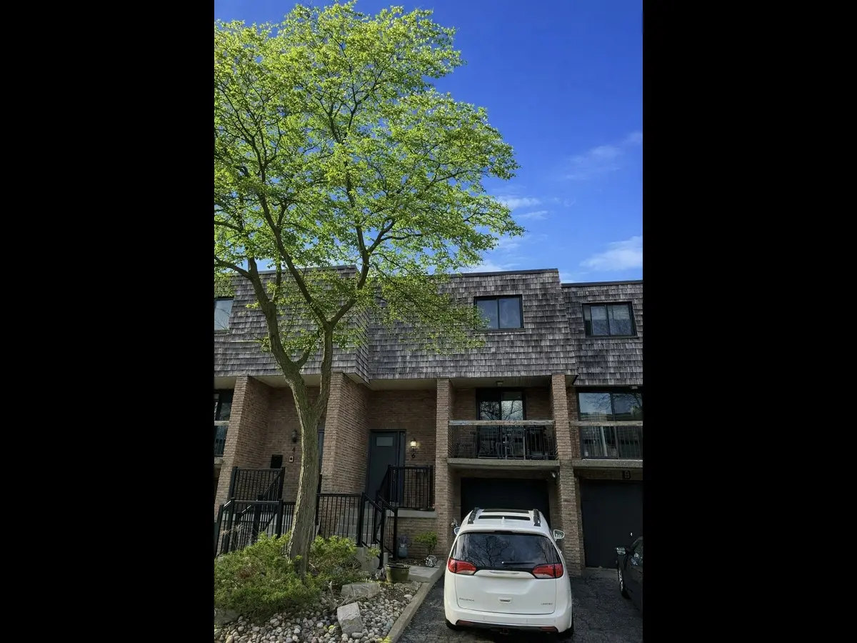 6 Glade Carse WAY #22, Toronto C07, ON M2R 3H1