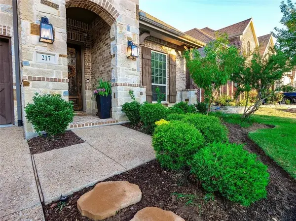 217 Warwick Boulevard, Lewisville, TX 75056
