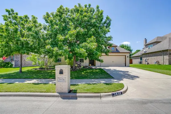 3936 Brookdale Road, Benbrook, TX 76116