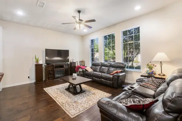 3922 Canton Jade Way, Arlington, TX 76005