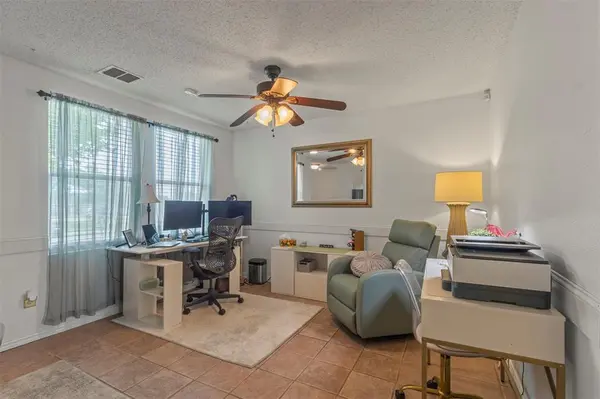 633 Almandora Drive, Arlington, TX 76002