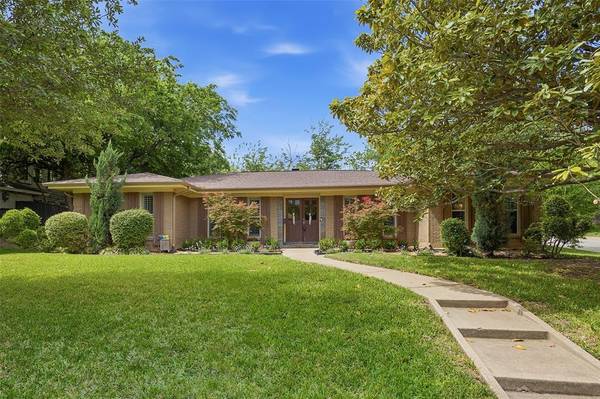 1700 Saxony Road, Fort Worth, TX 76116