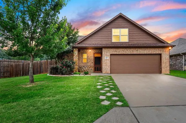 210 Donna Circle, Granbury, TX 76049