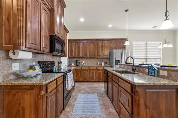 210 Donna Circle, Granbury, TX 76049