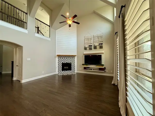 509 Lomax Lane, Fort Worth, TX 76131