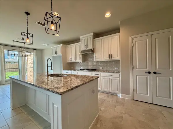 509 Lomax Lane, Fort Worth, TX 76131