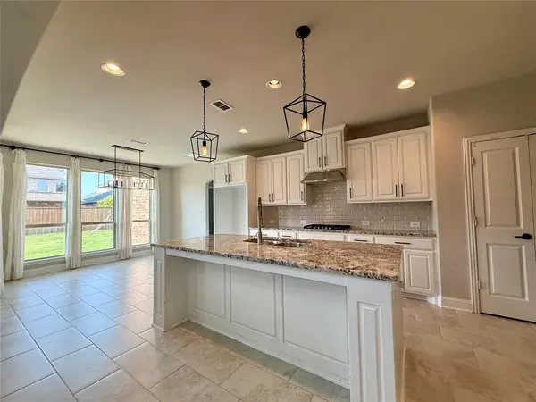 509 Lomax Lane, Fort Worth, TX 76131