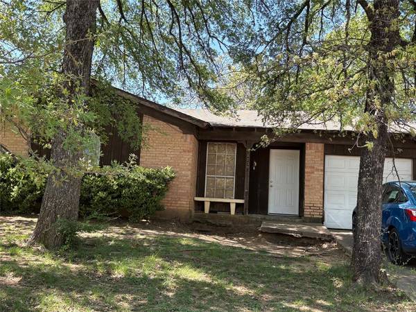 6720 Trailwood Drive, Forest Hill, TX 76140