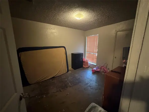 6720 Trailwood Drive, Forest Hill, TX 76140