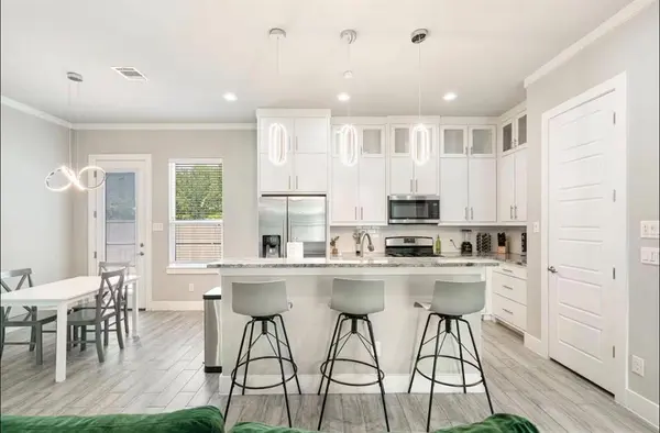 3351 Canada Drive, Dallas, TX 75212