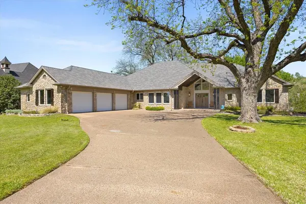 1302 E Baja Court, Granbury, TX 76048