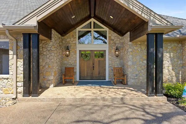 1302 E Baja Court, Granbury, TX 76048