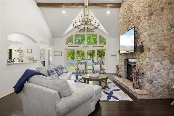 1302 E Baja Court, Granbury, TX 76048