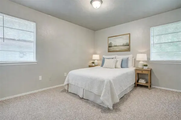 919 Southloop Drive, Duncanville, TX 75137