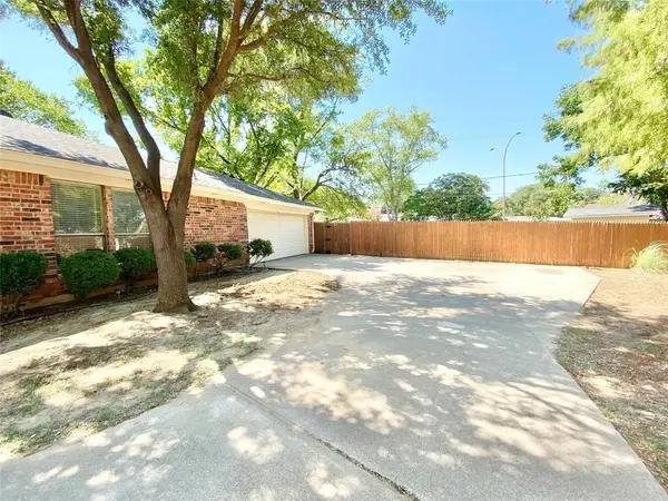 5714 Louise Way Drive, Arlington, TX 76017