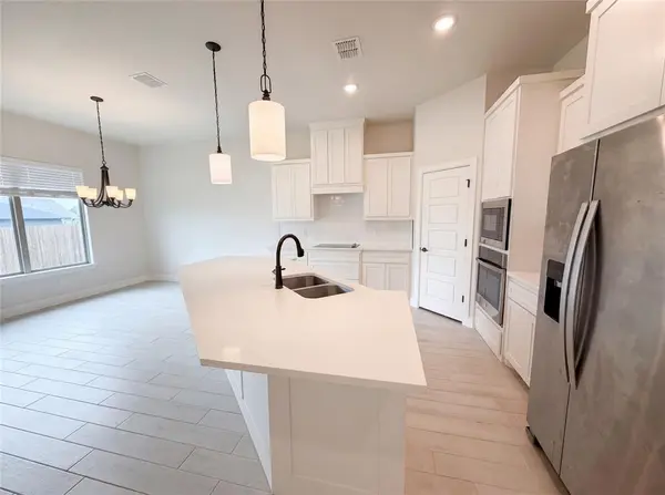 612 Wood Brook Lane, Burleson, TX 76028