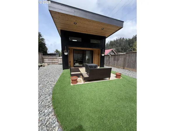 94254 11TH ST, Gold Beach, OR 97444