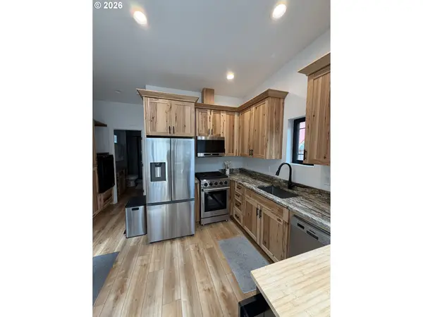 94254 11TH ST, Gold Beach, OR 97444