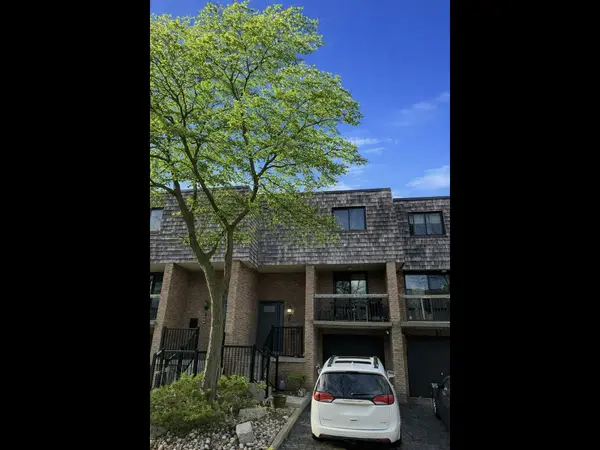 6 Glade Carse WAY #22, Toronto C07, ON M2R 3H1