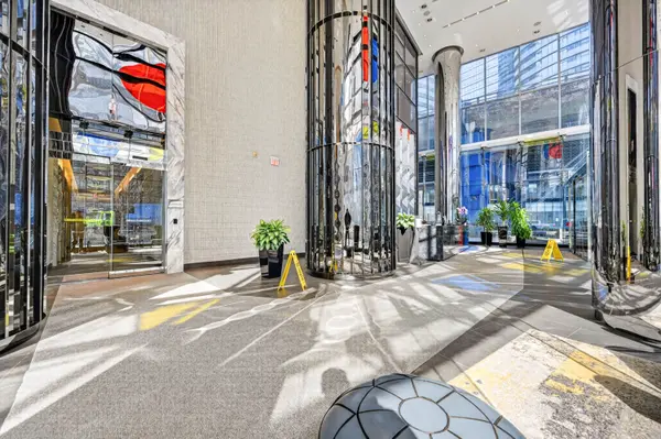 10 York ST #1002, Toronto C01, ON M5J 2Z2