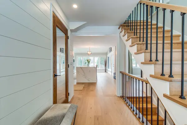 204 Walkers Line, Burlington, ON L7N 2C3