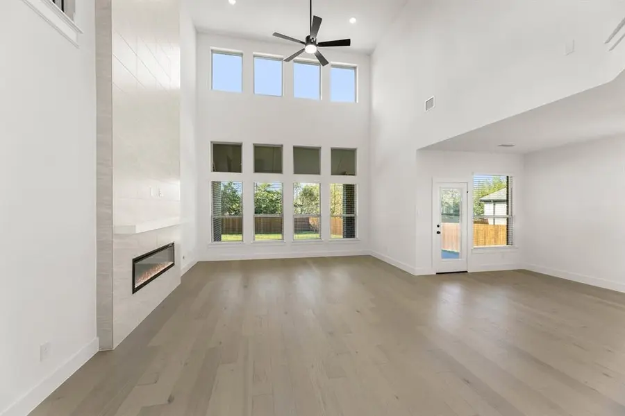 721 S Hidden Lakes Drive, Desoto, TX 75115