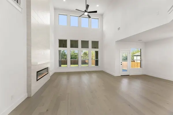 721 S Hidden Lakes Drive, Desoto, TX 75115