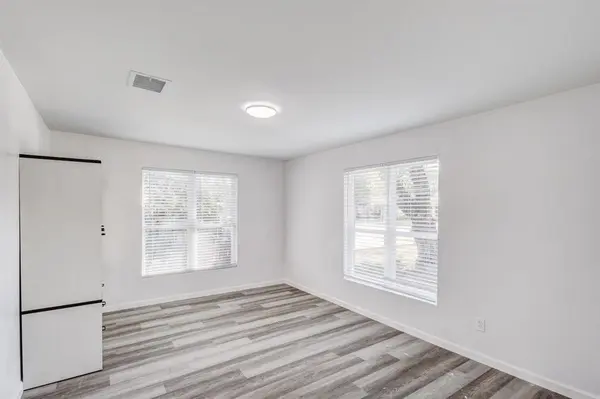 322 NE 29TH Street, Grand Prairie, TX 75050