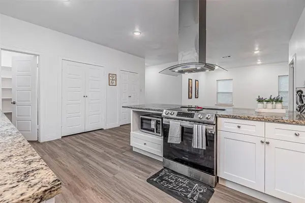 904 S Catherine Street, Terrell, TX 75160