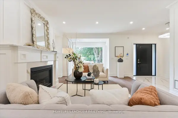 382 St Clements AVE, Toronto C04, ON M5N 1M1