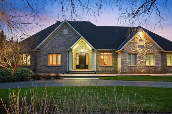 21 Bishop CT, Halton Hills, ON L7G 6G8