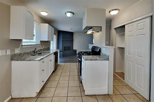 1018 N Lucas Drive, Grapevine, TX 76051