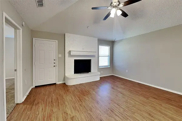 4109 Meadow Park Drive, Arlington, TX 76017