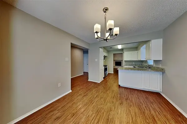 4109 Meadow Park Drive, Arlington, TX 76017