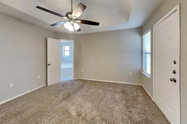 4109 Meadow Park Drive, Arlington, TX 76017