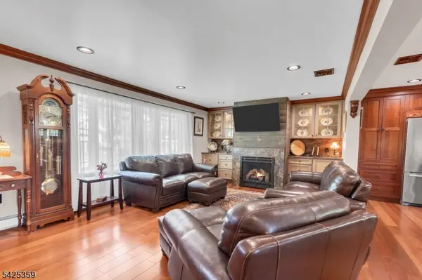 25 Columbia Ave, Nutley Twp., NJ 07110