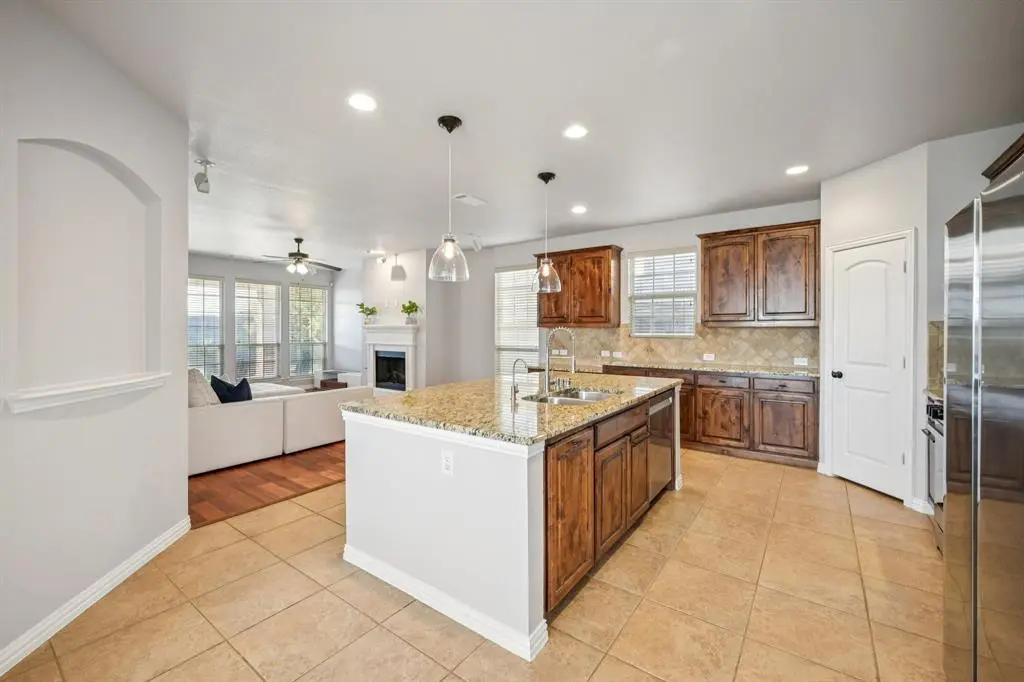 520 Eastland Drive, Lewisville, TX 75056