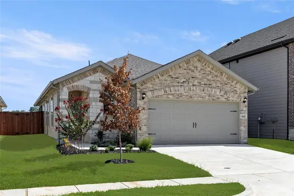 1641 Meadow Crest Drive, Aubrey, TX 76227