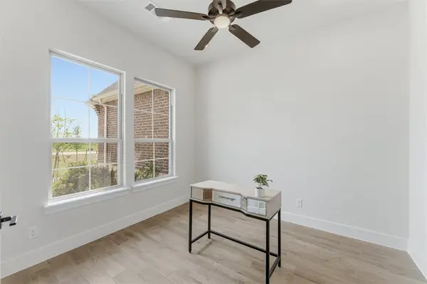 2433 Meteor Drive, Krum, TX 76249