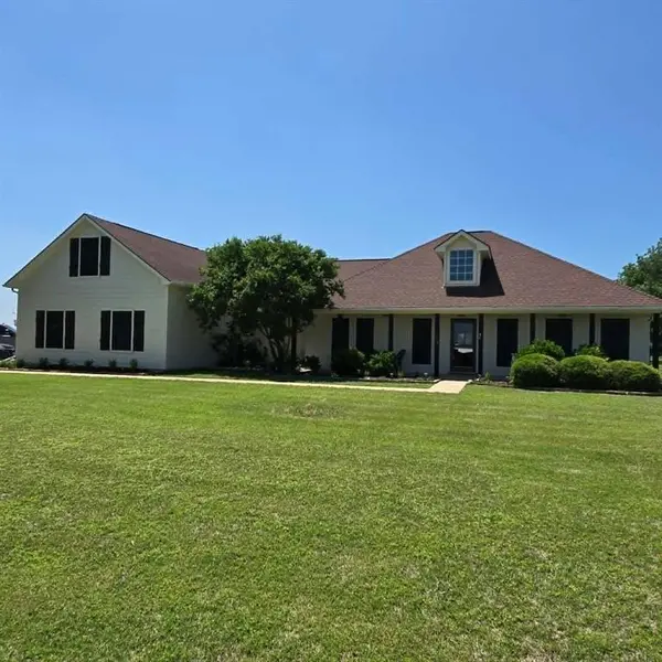 108 High Meadows Court, Decatur, TX 76234