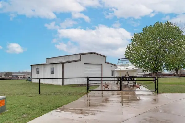 108 High Meadows Court, Decatur, TX 76234