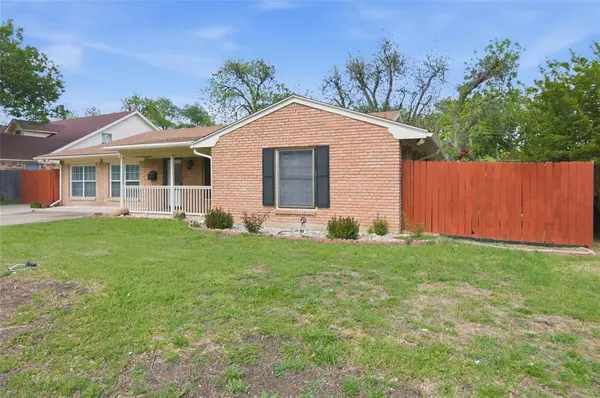 4216 Selkirk Drive W, Fort Worth, TX 76109