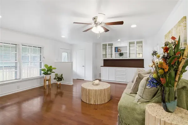 4216 Selkirk Drive W, Fort Worth, TX 76109