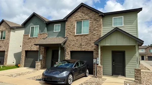 1301-1302 Boxwood Lane, Forest Hill, TX 76140