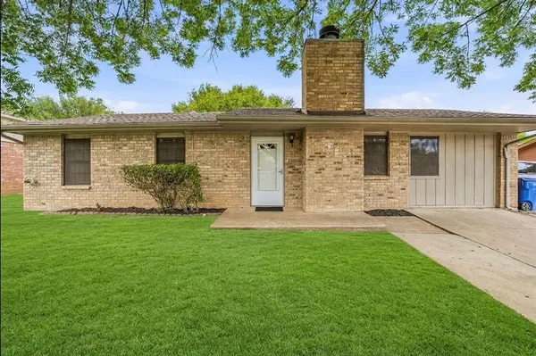1414 W Torrey Street, Granbury, TX 76048