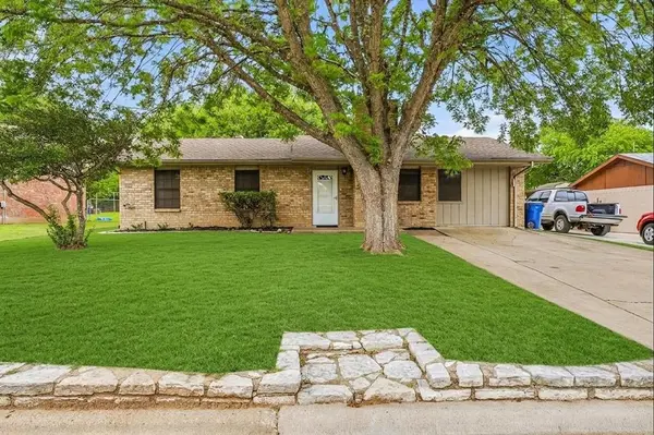 1414 W Torrey Street, Granbury, TX 76048