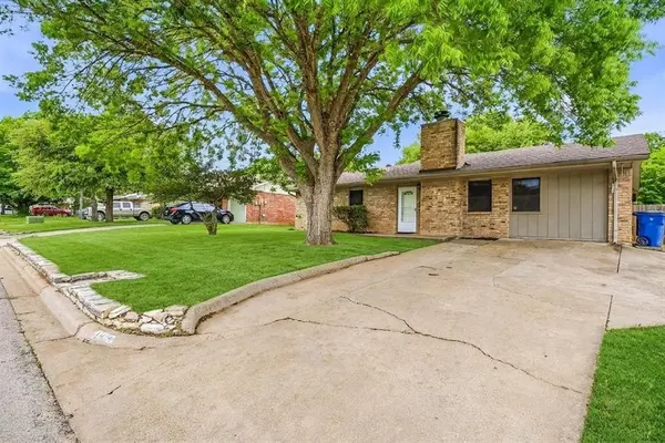 1414 W Torrey Street, Granbury, TX 76048