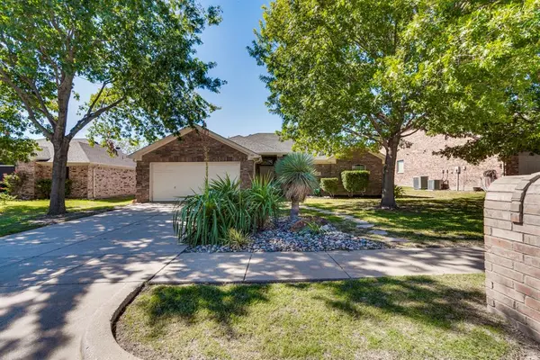 102 Canyon Court, Waxahachie, TX 75167