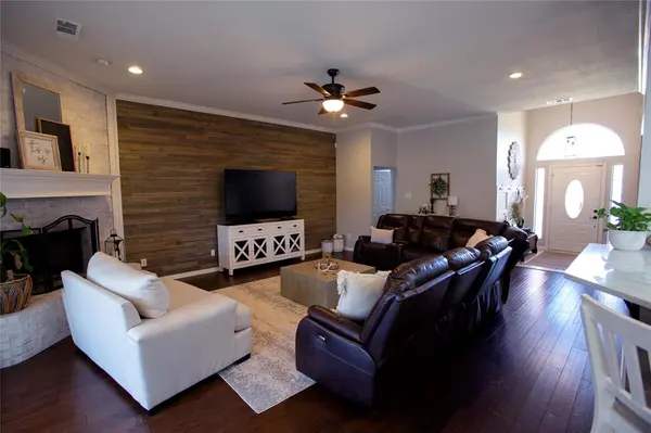 1089 Oak Hollow Lane, Combine, TX 75159