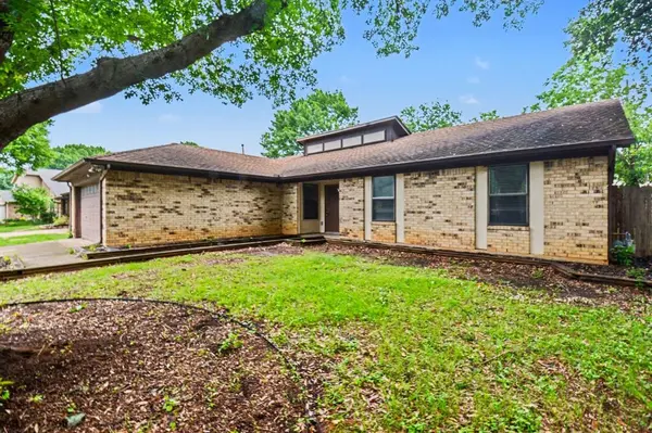 1562 Tiffany Forest Lane, Grapevine, TX 76051